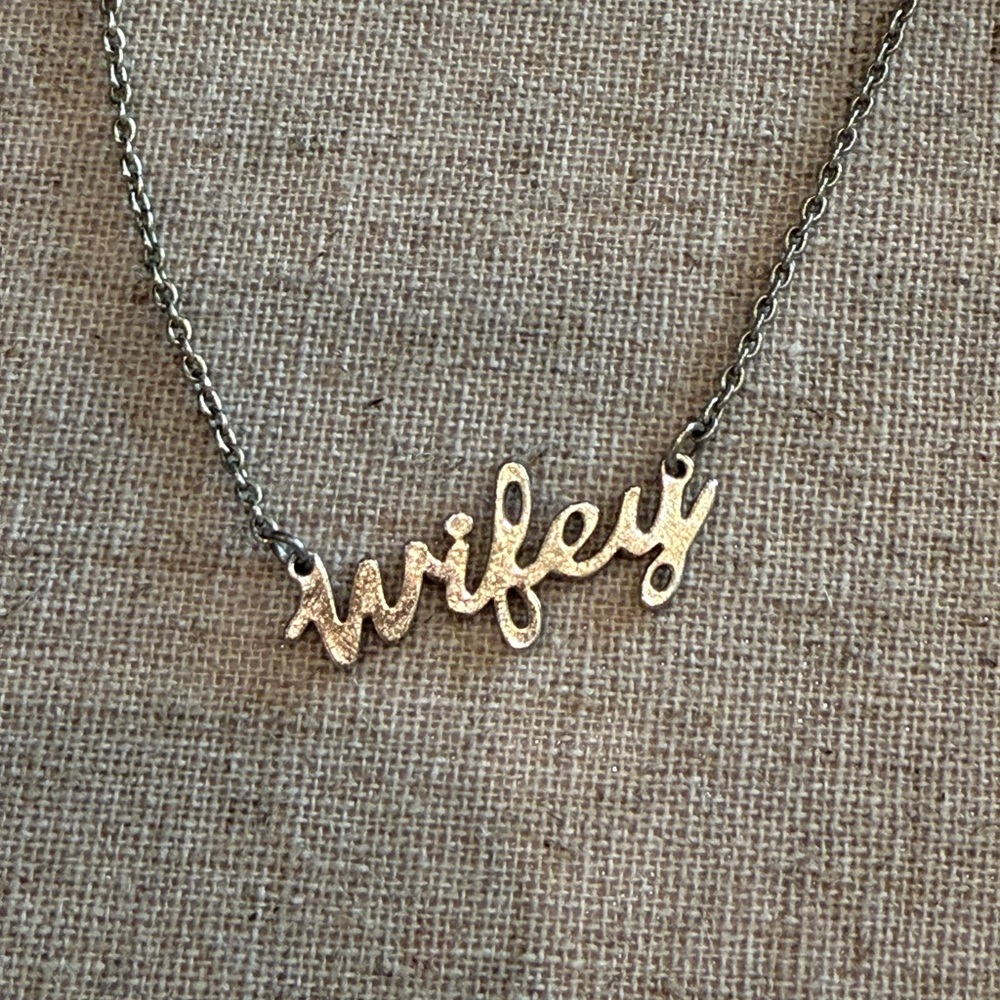 🔴Silver 'Wifey' Necklace